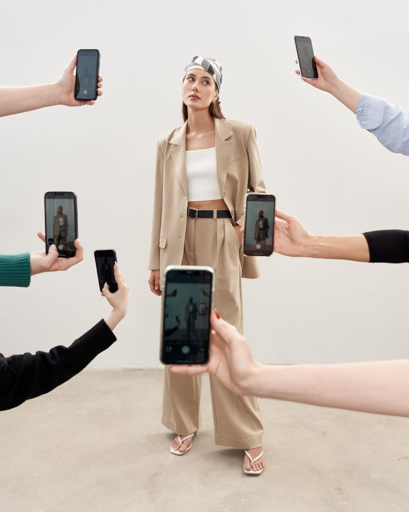 Influencer recording sponsored content with smartphone - disclosure requirements